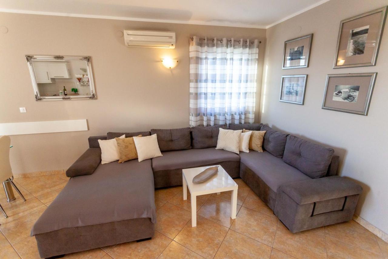 Apartment Jerry With Private Pool Milna  Kültér fotó